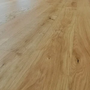 Parket kmečki pod Bjelin hrast srednje grčast, krtačen, 4V-pobrani robovi, oljen